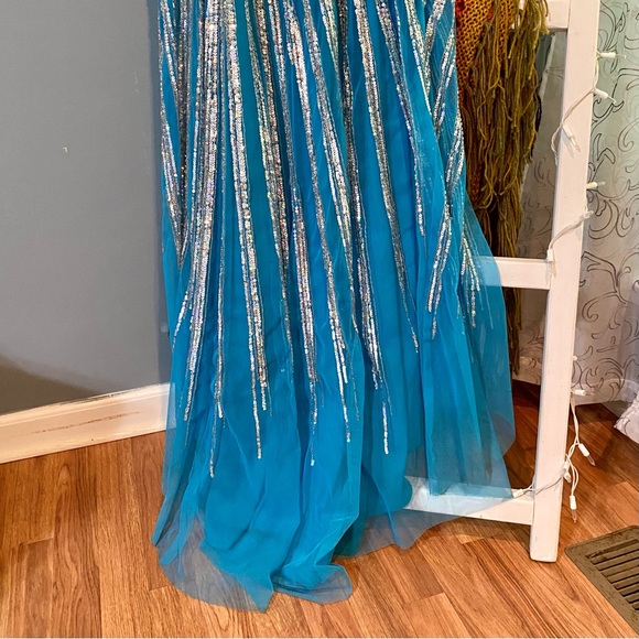 Jovani Prom Dress - Silver & Turquoise, Size 2 - Picture 6 of 13